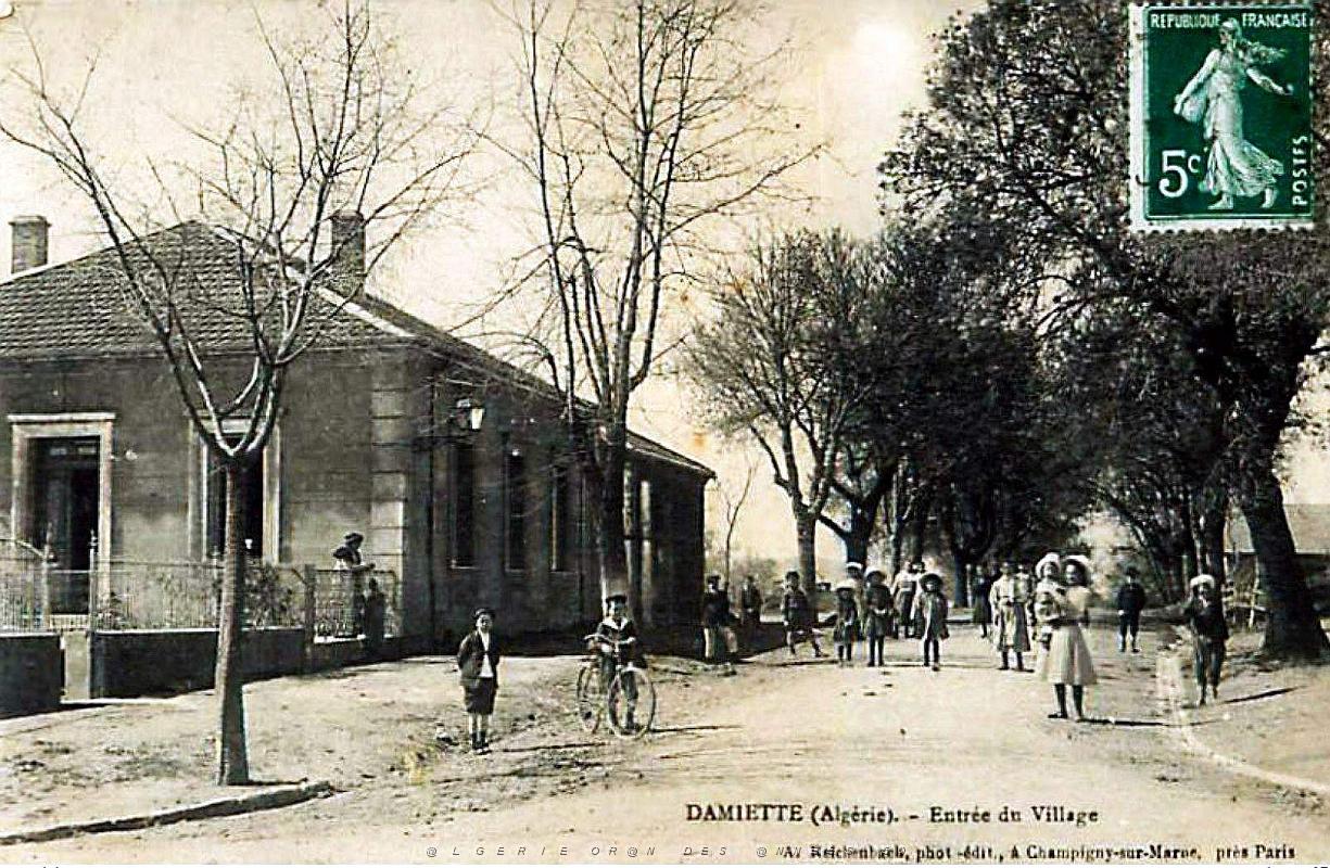 2090- Damiette - Entree du Village - 1914.jpg